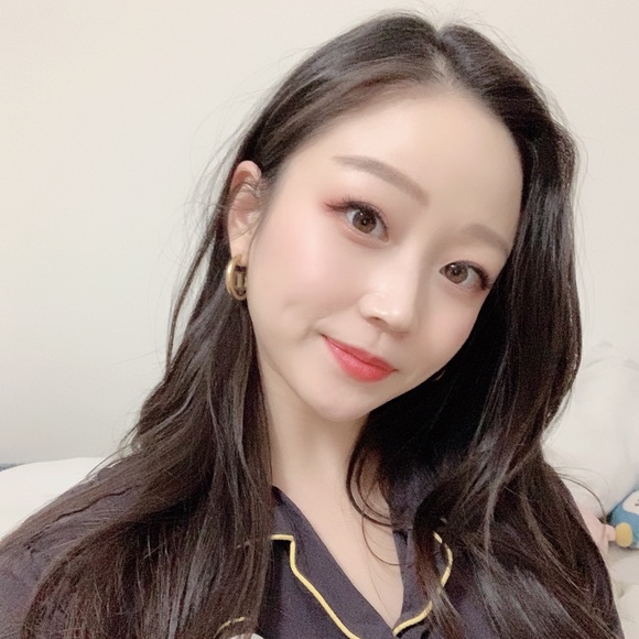 Meet your Posher, Heejin - Picture 1 of 1